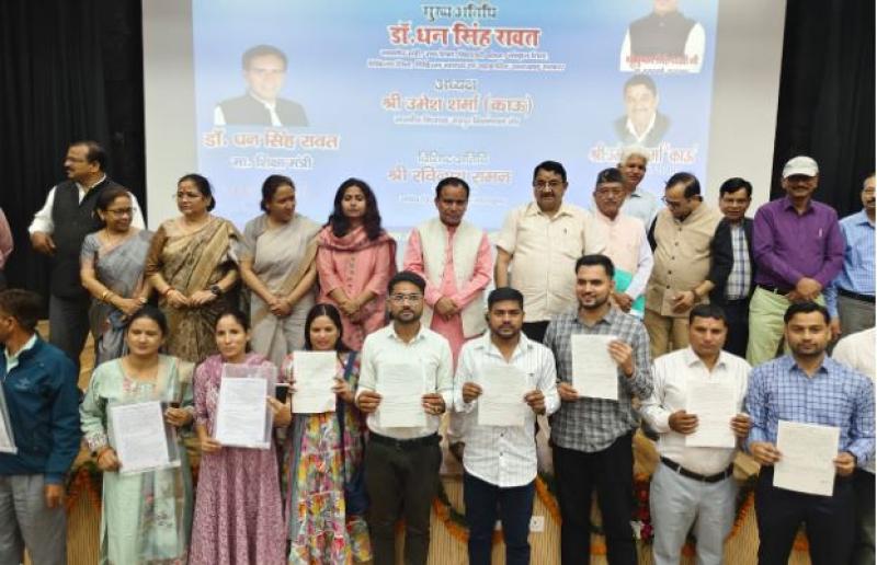 गढ़वाल मंडल के बेसिक शिक्षकों को बांटे गए नियुक्ति पत्र