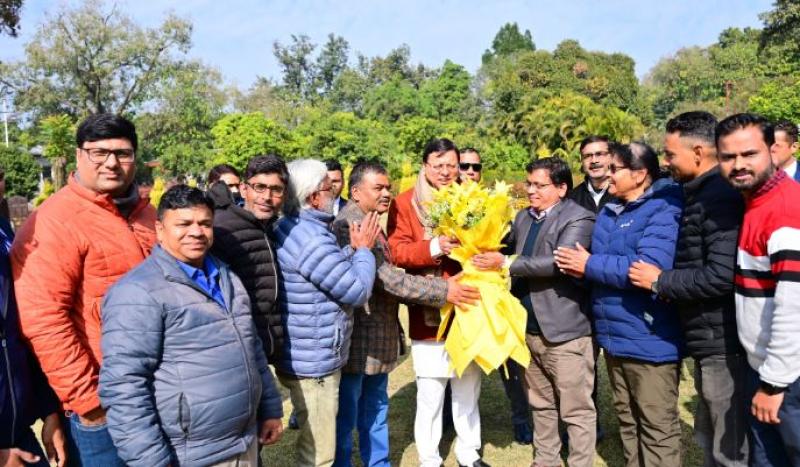 सरकार की योजनाओं को जनता तक पहुंचने में अहम भूमिका निभाती है मीडिया- मुख्यमंत्री धामी