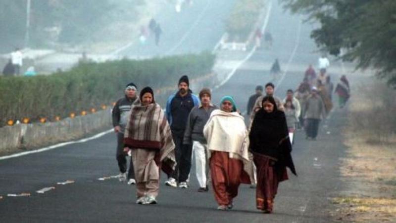 बर्फबारी के बाद शीतलहर का सिलसिला थमा, दिन में चटक धूप खिलने से सर्दी का अहसास कम