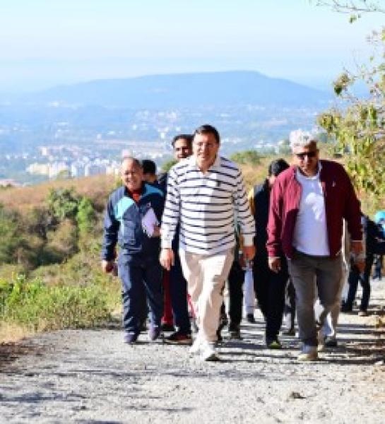 सीएम धामी ने शहंशाही आश्रम से - झड़ीपानी पैदल रूट को नापा