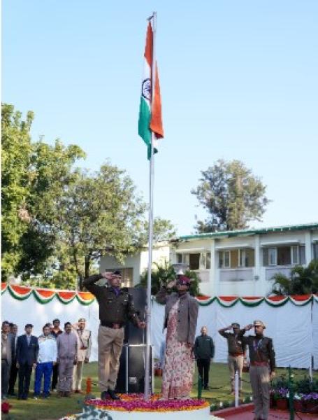 मुख्य सचिव ने सचिवालय में फहराया राष्ट्रीय ध्वज 