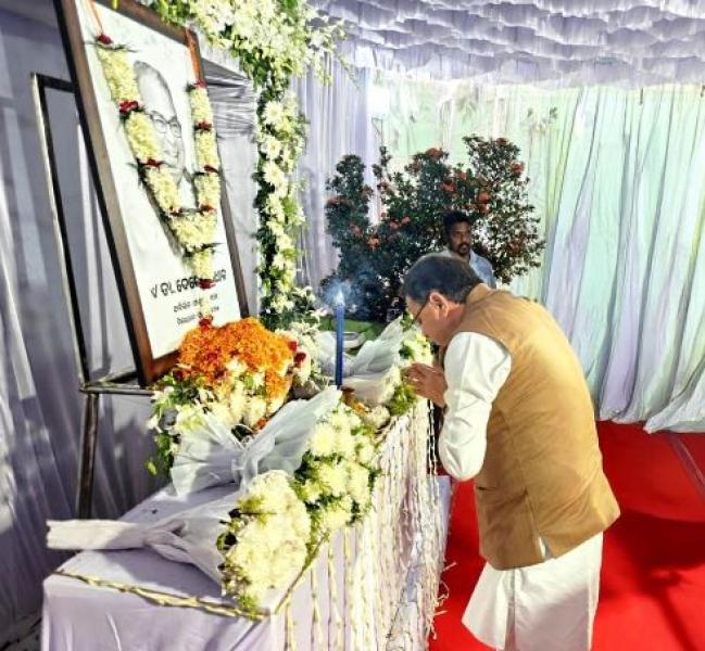 सीएम ने पूर्व केंद्रीय मंत्री स्व. देवेन्द्र प्रधान को दी श्रद्धांजलि 
