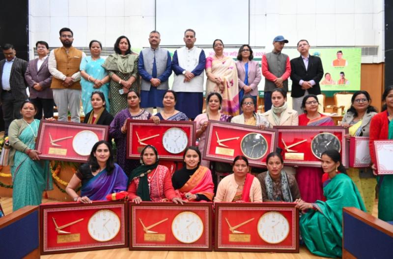 कृषि मंत्री गणेश जोशी ने महिला किसान बहनों को "उत्तराखण्ड प्रगतिशील महिला किसान सम्मान 2025" से किया सम्मानित