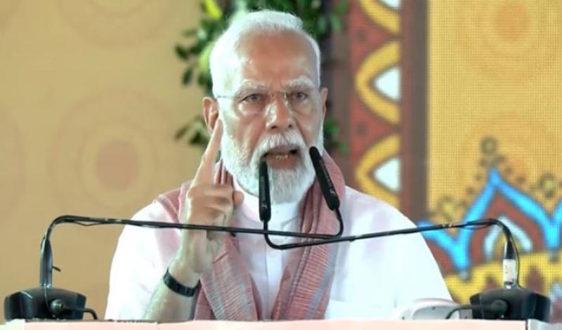 प्रधानमंत्री मोदी ने बिहार से आतंकियों को दिया सख्त संदेश   देश के दुश्मनों ने भारत की आत्मा पर हमला करने का किया दुस्साहस - प्रधानमंत्री मोदी  आतंकियों को पृथ्वी के अंतिम छोर तक खदेड़ देंगे - प्रधानमंत्री  मधुबनी। पहलगाम में आतंकी हमले की घटना के बाद भारत के प्रधानमंत्री नरेंद्र मोदी ने बिहार से आतंकियों को सख्त संदेश दिया है। उन्होंने साफ शब्दों में इस हमले की साजिश रचने वालों और इसे अंजाम देने वालों को चेताते हुए कहा कि उन्हें सजा मिलकर रहेगी। अब आतंकियों की बची-खुची जमीन को भी मिट्टी में मिलाने का समय आ