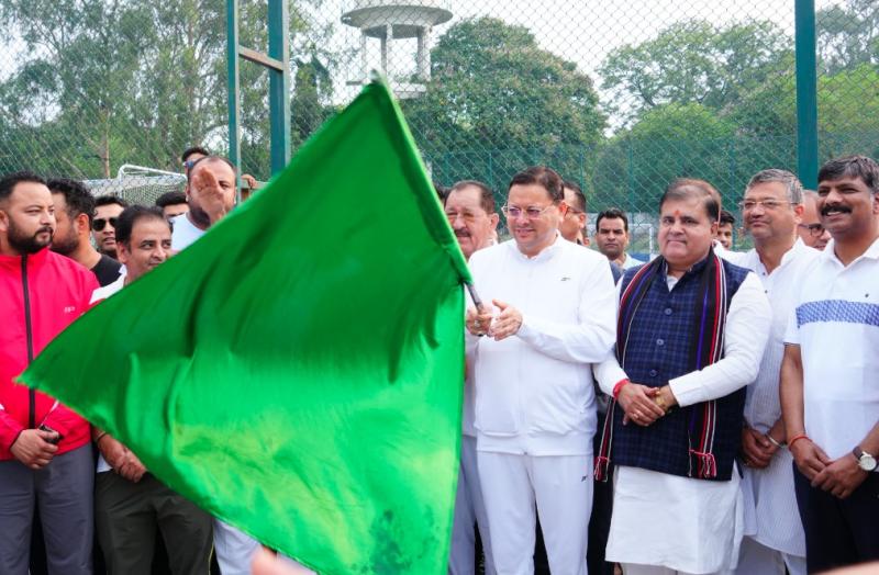 सीएम धामी ने "अहिल्या स्मृति मैराथन" को दिखाई हरी झंडी