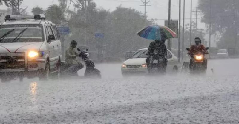अलग-अलग राज्यों में बारिश और तेज हवाओं को लेकर रेड-ऑरेंज अलर्ट जारी