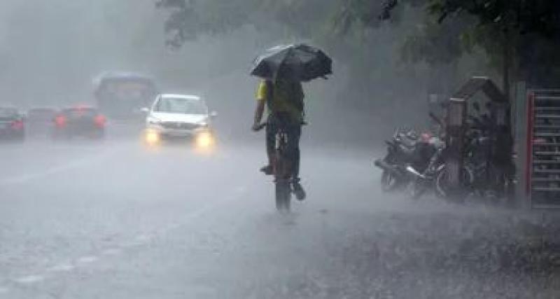 देशभर में बदला मौसम का मिजाज, कई राज्यों में भारी बारिश का अलर्ट जारी