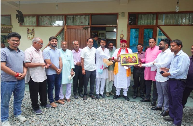 राजजात मानचित्र पर कुरुड़ व देवराला को अंकित करने को लेकर महाराज से मिला प्रतिनिधिमंडल