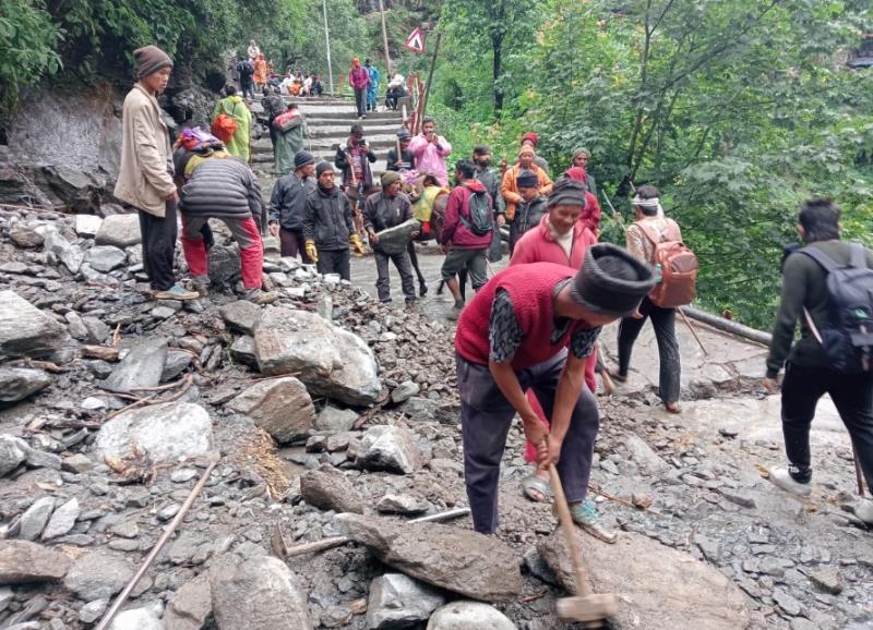 केदारनाथ यात्रा मार्ग पर हुआ भूस्खलन, दो मजदूरों की मौत