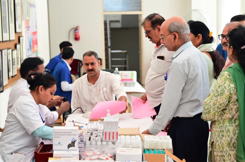पत्रकारों के लिए मुख्यमंत्री धामी की पहल — देहरादून में विशेष स्वास्थ्य कैम्प का आयोजन
