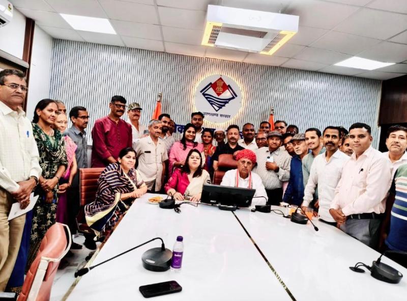 केंद्रीय मंत्री भागीरथ चौधरी ने देहरादून में किसानों से किया संवाद, सुनी जमीनी समस्याएं