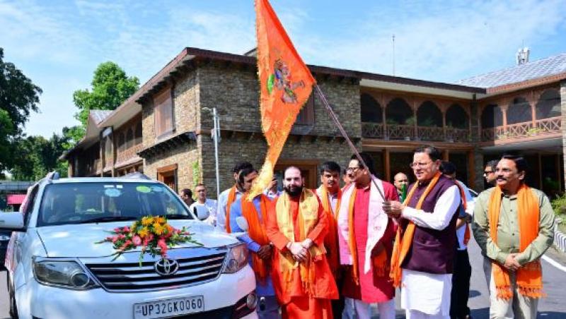 देवभूमि से पवित्र नदियों का जल लेकर रवाना हुई कलश यात्रा