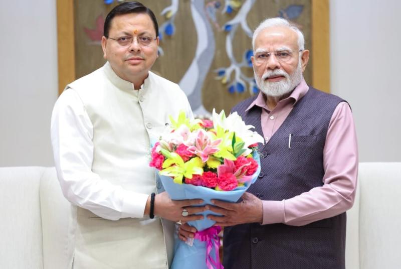 मुख्यमंत्री धामी ने प्रधानमंत्री को भेंट की कार्तिक स्वामी मंदिर की प्रतिकृति और आदि कैलाश यात्रा की कॉफी टेबल बुक