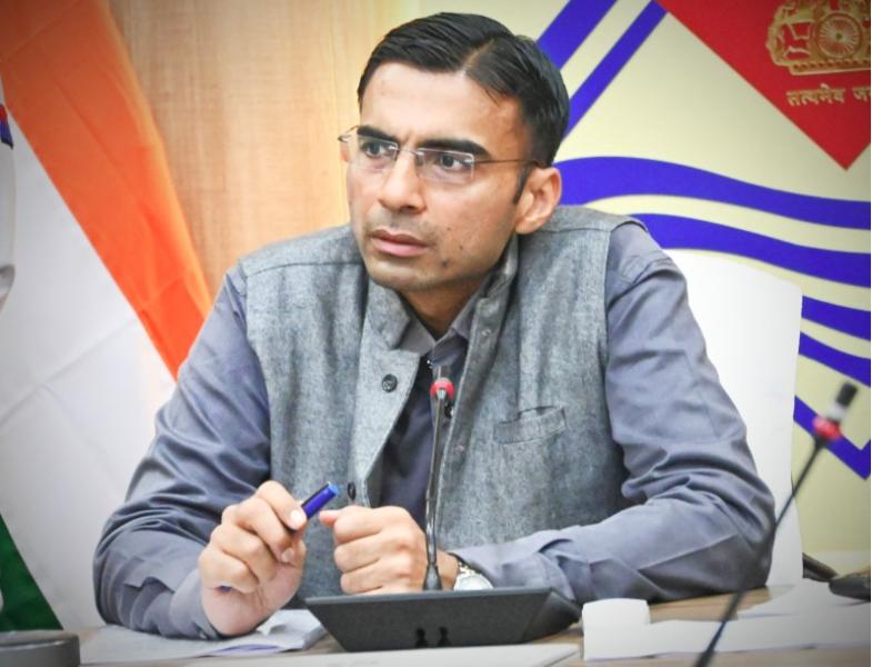 टीसी विवाद हो या पेयजल संकट, डीएम ने हर मामले में दिखाई संवेदनशीलता और प्रभावी निर्णय