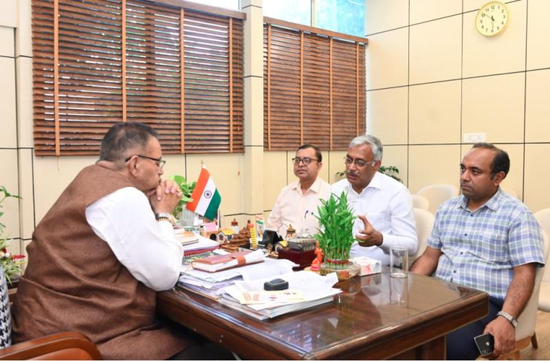 कृषि आधारित उद्योगों पर मण्डी शुल्क में छूट को लेकर कृषि मंत्री गणेश जोशी से मिला चैंबर ऑफ कॉमर्स का प्रतिनिधिमंडल