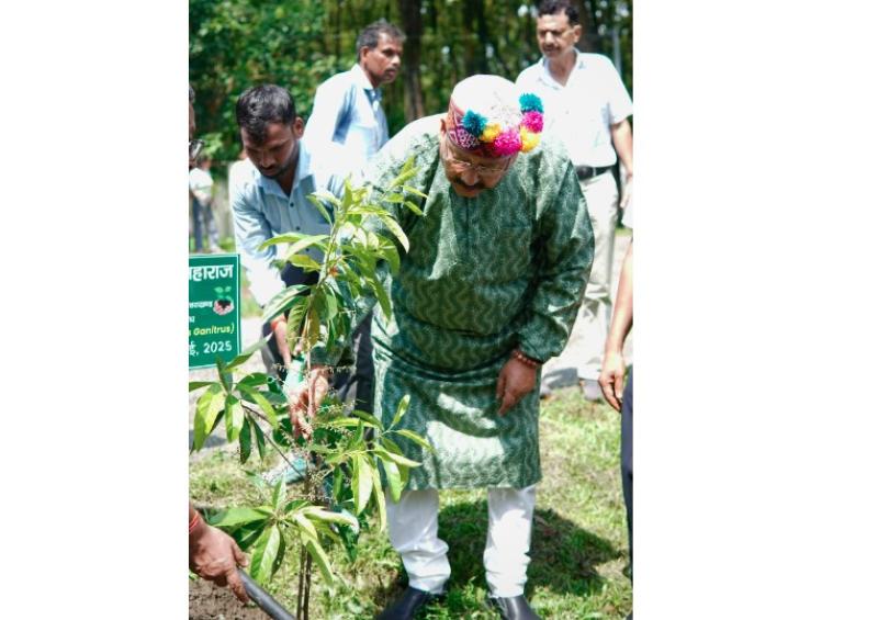 जलागम मंत्री ने हरेला पर किया वृक्षारोपण, "जलागम दर्पण" पत्रिका का भी किया लोकार्पण