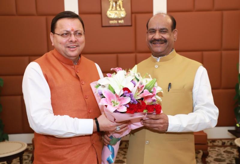 मुख्यमंत्री पुष्कर सिंह धामी ने मंगलवार को नई दिल्ली में लोकसभा अध्यक्ष ओम बिरला से शिष्टाचार भेंट की