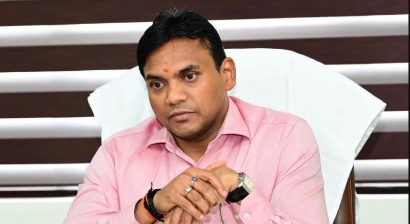बागेश्वर अस्पताल प्रकरण : जांच समिति की रिपोर्ट पर भड़के स्वास्थ्य सचिव