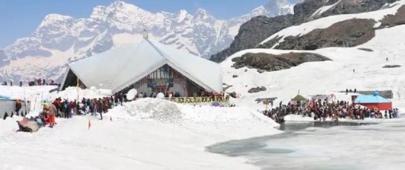 हेमकुंड साहिब यात्रा में उमड़ा आस्था का सैलाब, अब तक 2.28 लाख से अधिक श्रद्धालु पहुंचे