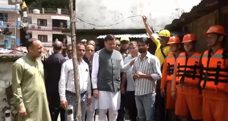 मुख्यमंत्री धामी ने बड़कोट तहसील के स्यानाचट्टी में आपदा प्रभावित क्षेत्र का किया स्थलीय निरीक्षण