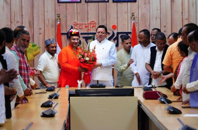 मुख्यमंत्री से मिले उत्तरकाशी के नवनिर्वाचित जिला पंचायत सदस्य