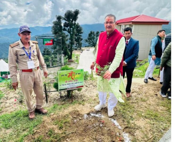 कैबिनेट मंत्री गणेश जोशी ने भराड़ीसैंण परिसर में किया पौधारोपण