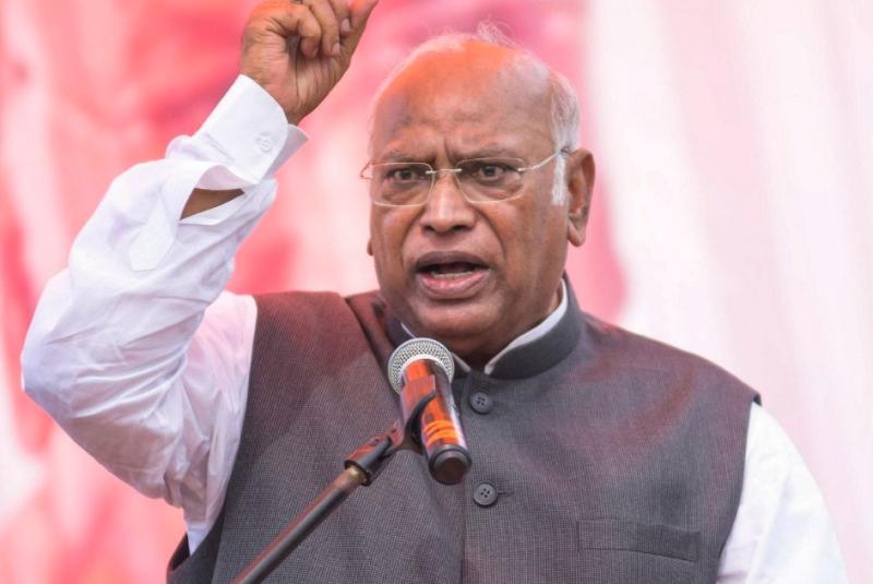कांग्रेस अध्यक्ष का तीखा हमला, कहा- मोदी सरकार की विदेश नीति "कमजोर और दिशाहीन