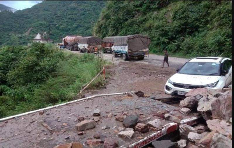 उत्तराखंड में भारी बारिश से जनजीवन अस्त-व्यस्त, पूरे प्रदेश में 59 सड़कें बंद