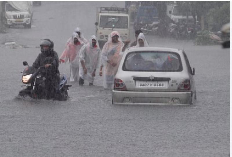 ऋषिकेश में मूसलाधार बारिश, ढालवाला जलमग्न
