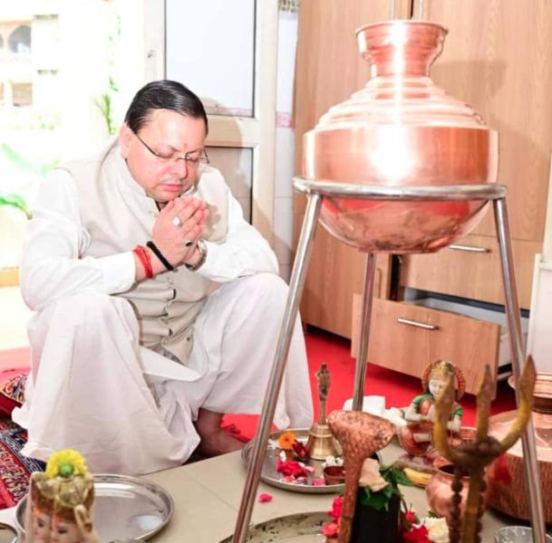 शारदीय नवरात्रि की शुरुआत पर सीएम धामी ने की पूजा-अर्चना