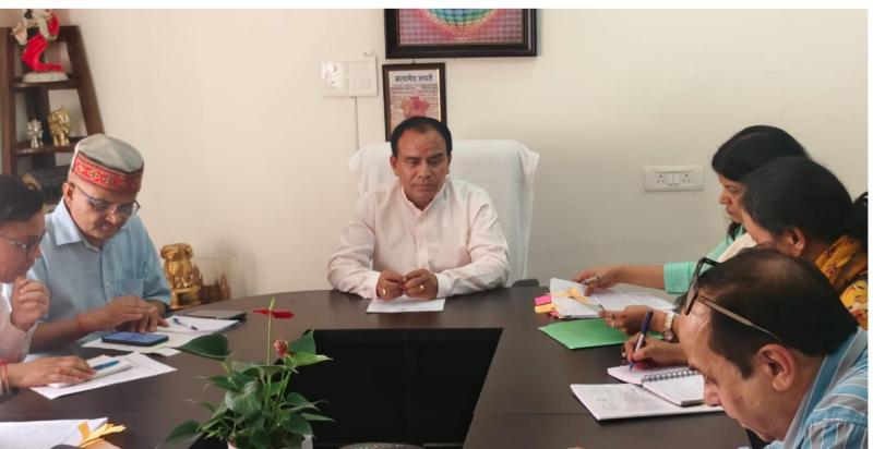 शिक्षा मंत्री डॉ. धन सिंह रावत ने अधिकारियों को 3 दिन में सूची तैयार करने के निर्देश दिए