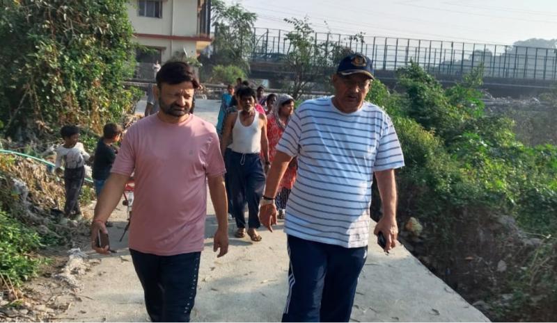 कैबिनेट मंत्री गणेश जोशी ने किया क्षतिग्रस्त सड़क का निरीक्षण, अधिकारियों को दिए पुनर्निर्माण के निर्देश