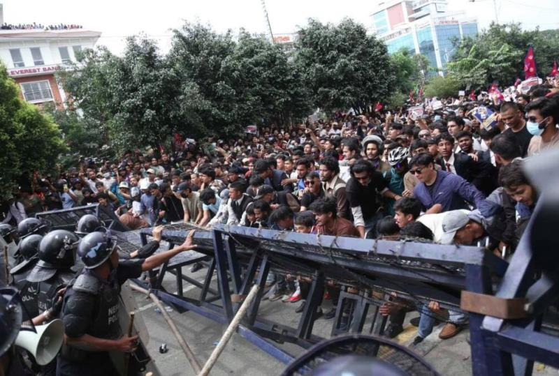 नेपाल में भ्रष्टाचार विरोधी आंदोलन ने लिया हिंसक रूप, कई इलाकों में कर्फ्यू लागू