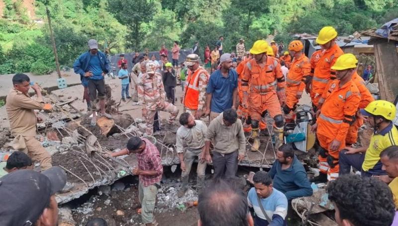 मलबे में दबे कुंवर सिंह 16 घंटे बाद सुरक्षित बाहर निकाले गए, लेकिन उनका परिवार नहीं बच सका