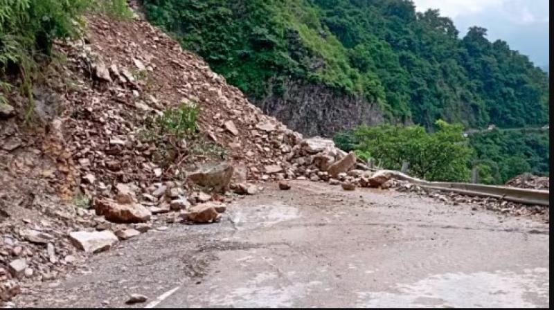 लगातार बारिश के कारण यमुनोत्री हाईवे 13वें दिन भी बंद, यात्रियों की बढ़ीं मुश्किलें