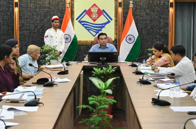 रोड कटिंग कार्यों पर रहेगी प्रशासन की कड़ी निगरानी- डीएम सविन बंसल