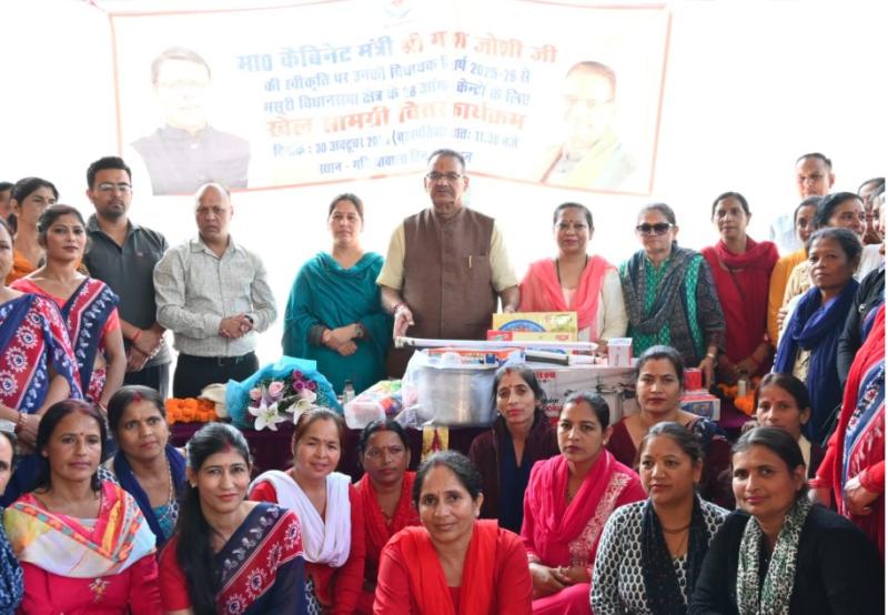आंगनवाड़ी केंद्रों को मंत्री गणेश जोशी ने दी खेल और पठन-पाठन सामग्री की सौगात