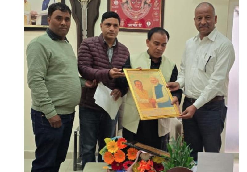 अशासकीय शिक्षकों की समस्याओं को लेकर शिक्षा मंत्री से मिला शिक्षक संघ का प्रतिनिधिमंडल