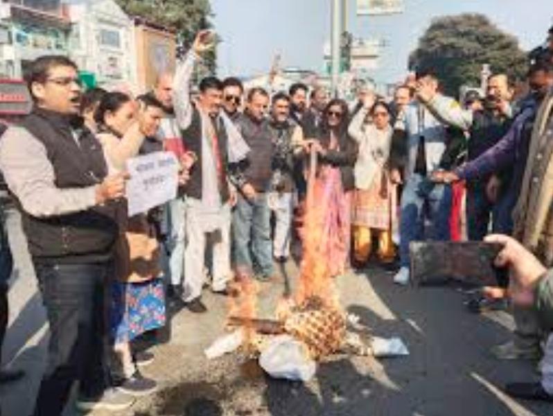 अंकिता भंडारी हत्याकांड पर कांग्रेस का जोरदार प्रदर्शन, देहरादून में निकाला कैंडल मार्च