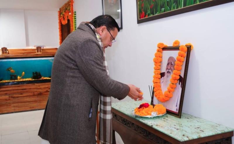 मुख्यमंत्री धामी ने सुन्दरलाल बहुगुणा की जयंती पर शासकीय आवास में दी श्रद्धांजलि