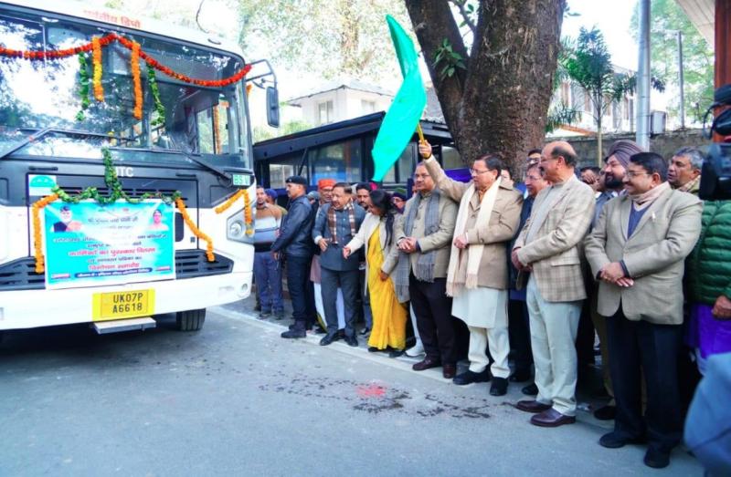 सीएम धामी ने 112 नई बसों को दिखाई हरी झंडी