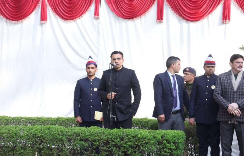 लोकतंत्र की मजबूती प्रशासनिक पारदर्शिता और जनसेवा से संभव- डीएम