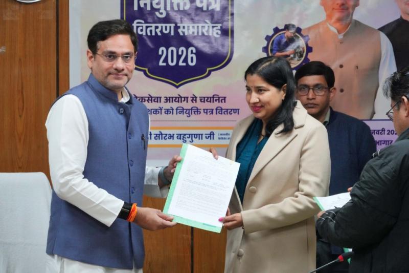 पशुपालन मंत्री सौरभ बहुगुणा ने नव चयनित कार्मिकों को सौंपे नियुक्ति पत्र