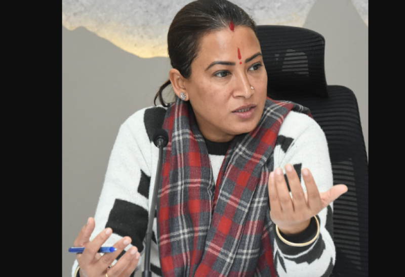 योजनाओं के क्रियान्वयन में लाएं तेजी : रेखा आर्या 