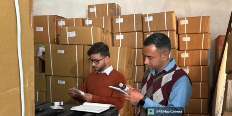अवैध दवा कारोबार पर कड़ा शिकंजा, देहरादून में अनियमितताएं पाए जाने पर दो प्रतिष्ठान सील