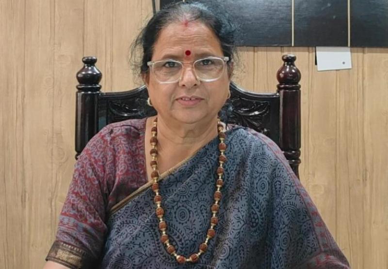 सोशल मीडिया का मायाजाल तोड़ रहा परिवारों की नींव, राज्य महिला आयोग ने जताई गंभीर चिंता