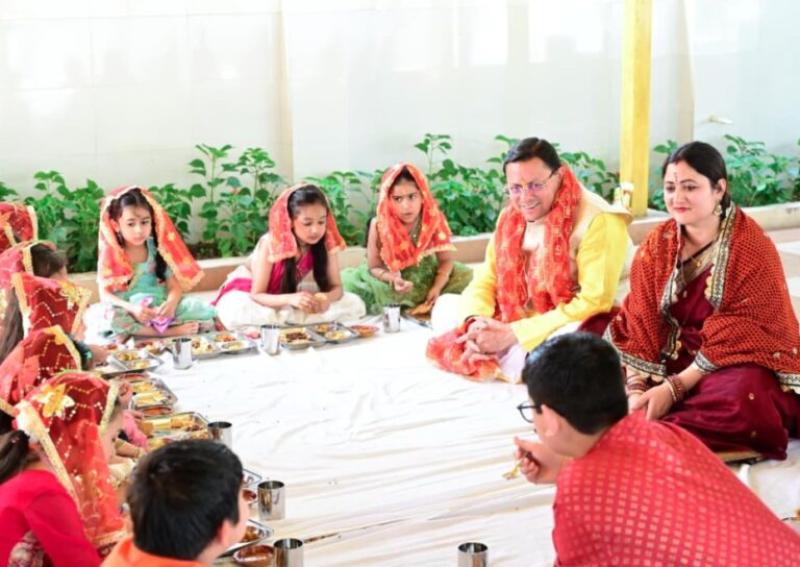मुख्यमंत्री धामी ने रामनवमी के शुभ अवसर पर किया कन्या पूजन