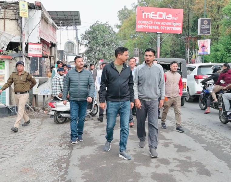 लोक निर्माण विभाग के सचिव पंकज पाण्डेय ने शहर के कई इलाकों का किया निरीक्षण