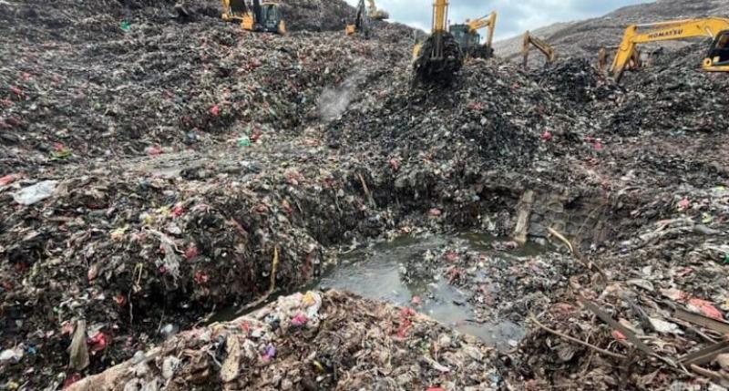 इंडोनेशिया में बड़ा हादसा, भारी बारिश के कारण कचरे का विशाल ढेर ढहा, पांच लोगों की मौत