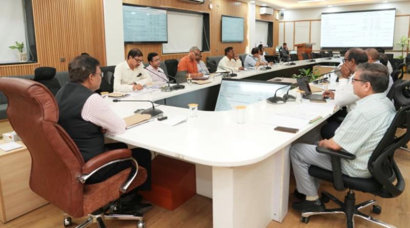 मुख्य सचिव आनन्द बर्द्धन की अध्यक्षता में हुई वन संसाधन प्रबंधन समिति की बैठक